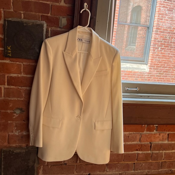 Zara Jackets & Blazers - Zara ivory blazer